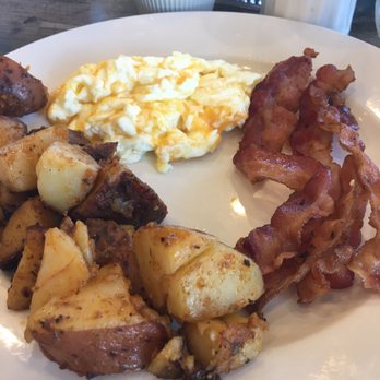 Killian Cafe & Grill - Egg whites, bacon and house potatoes - Breakfast & Brunch Near Me - Miami, Florida Killian Cafe & Grill - Egg whites, bacon and house potatoes - Breakfast & Brunch Near Me - Miami, Florida