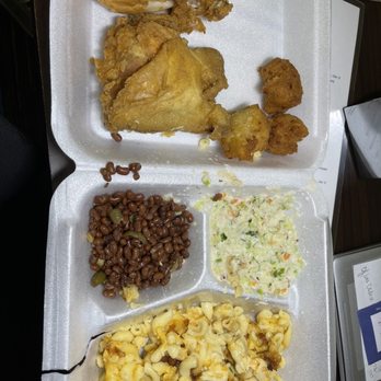 D & H Bar-B-Que - Fried chicken, filed peas, cole slaw and Mac & cheese - Barbeque Near Me - Manning, South Carolina