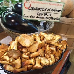 Ridgefield Organics Market - One of the very few places I can find my favourite mushrooms!!