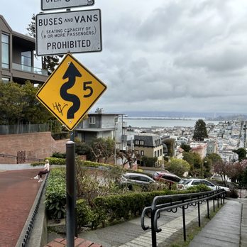 Lombard Street - Landmarks & Historical Buildings Near Me - San Francisco, California