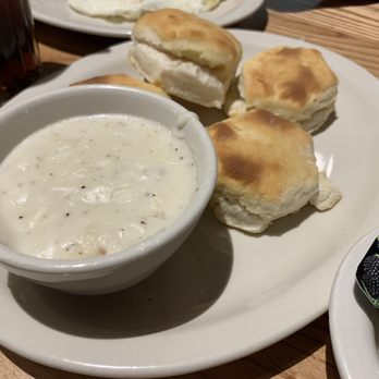 Cracker Barrel Old Country Store - Biscuits and sawmill gravy - American Near Me - Lima, Ohio