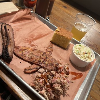 Badlands BBQ - Jalapeño cheddar hot links, brisket, pulled pork..coleslaw and cornbread... - Barbeque Near Me - Norco, California