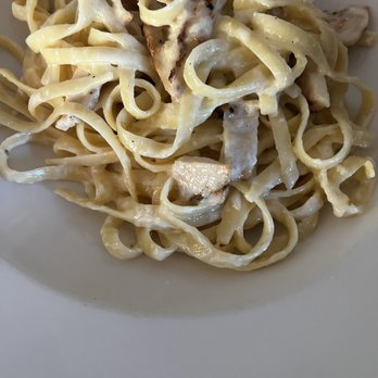 Giuseppe's - Linguini Alfredo with chicken - Italian Near Me - Tucson, Arizona
