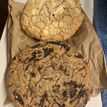 Jacques Torres Chocolate - Chocolate chip cookie and white chocolate chip cookie - Chocolatiers & Shops Near Me - Brooklyn, New York
