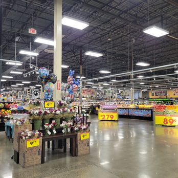 Fred Meyer - Clackamas - Spacious interior - Department Stores Near Me - Clackamas, Oregon