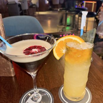 Puttshack - Philadelphia - Espresso martini and Mai Tai - Mini Golf Near Me - Philadelphia, Pennsylvania Puttshack - Philadelphia - Espresso martini and Mai Tai - Mini Golf Near Me - Philadelphia, Pennsylvania