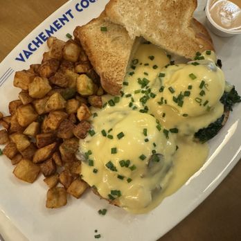 Cochon Dingue - Eggs Benedict - Breakfast & Brunch Near Me - Quebec City, Quebec Cochon Dingue - Eggs Benedict - Breakfast & Brunch Near Me - Quebec City, Quebec