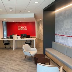 TDECU Woodlands Six Pines - TDECU Woodlands Six Pines Waiting Area