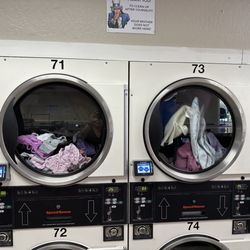 El Mercado Laundry - Dryers overcharged using Credit Card! Lesson learned, NEVER use your credit card! Use Quarters!!!