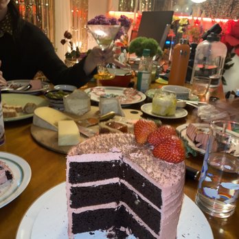 The Paleo Queen - keto chocolate strawberry cake - Desserts Near Me The Paleo Queen - keto chocolate strawberry cake - Desserts Near Me