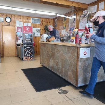 Southbridge Tire & Oil - Front desk - Tires Near Me - Southbridge, Massachusetts