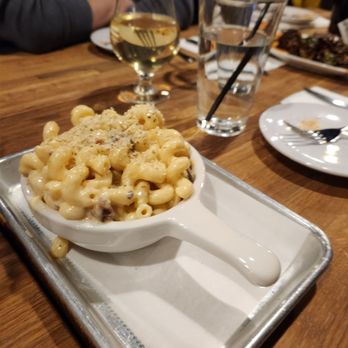 Farmer & the Cow - Mac and cheese- gooey but no seasoning - Burgers Near Me - Wilmington, Delaware Farmer & the Cow - Mac and cheese- gooey but no seasoning - Burgers Near Me - Wilmington, Delaware