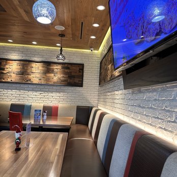 Luna Grill Santa Barbara - Dining room area clean and modern - Greek Near Me - Santa Barbara, California Luna Grill Santa Barbara - Dining room area clean and modern - Greek Near Me - Santa Barbara, California