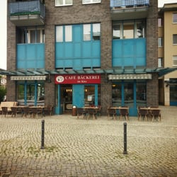 Cafe Bäckerei im Kiez - Sitzmöglichkeiten drinnen und draußen seit der Neueröffnung