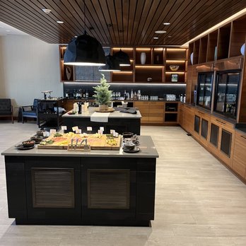 Hyatt Regency - Sip Lounge / Regency Club - Hotels Near Me - Renton, Washington