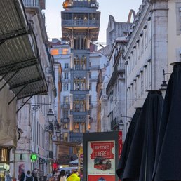 Elevador de Santa Justa from the base