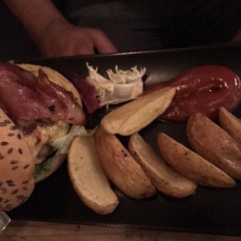 Bobby Gin - Burger was ok, 3.5/5 I would say. - Cocktail Bars Near Me - Barcelona, B