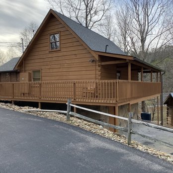 Outrageous Cabins - Rustic Villa- side view - Vacation Rentals Near Me - Sevierville, Tennessee
