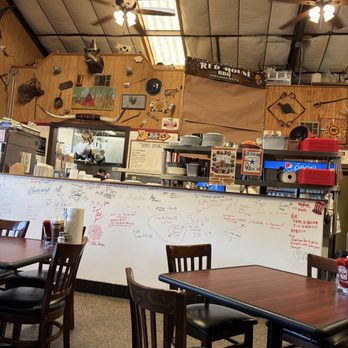 Red House BBQ - Eclectic front counter. You can order here for to go orders or get seated and have table service. - Barbeque Near Me - Tehachapi, California Red House BBQ - Eclectic front counter. You can order here for to go orders or get seated and have table service. - Barbeque Near Me - Tehachapi, California