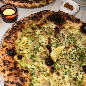 ViceVersa Miami - Clam pizza - Cocktail Bars Near Me - Miami, Florida ViceVersa Miami - Clam pizza - Cocktail Bars Near Me - Miami, Florida