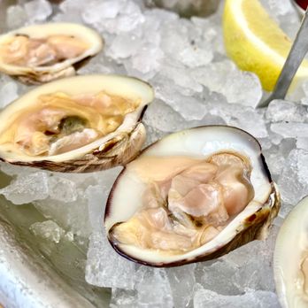 Greenpoint Fish & Lobster - 1/2 dozen clams - Seafood Near Me - Brooklyn, New York Greenpoint Fish & Lobster - 1/2 dozen clams - Seafood Near Me - Brooklyn, New York