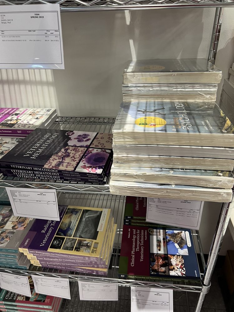 UNIVERSITY OF HAWAI’I WINDWARD BOOKSTORE 45720 Keaahala Rd, Kaneohe, Hawaii Bookstores