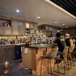 Raffael's Silver Cloud Lounge Club