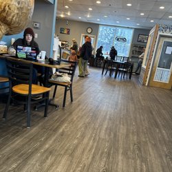 Lulu's Bread & Bagels - Order counter