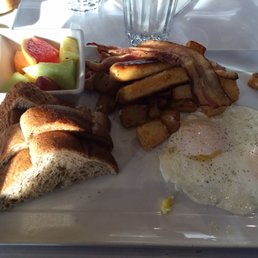 a plate of breakfast foods