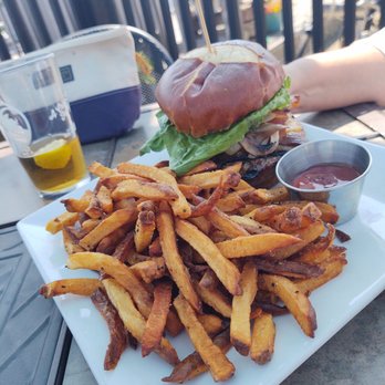 Nellie’s - Burger - Seafood Near Me - Branford, Connecticut