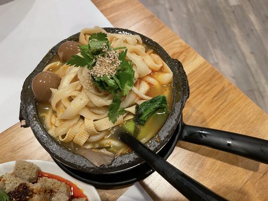 粉爱面 Potato Powder Love Noodle by null