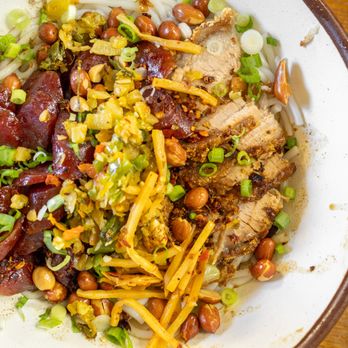 Gui Taste - 锅烧和香肠桂林米粉 Crispy Pork & Chinese Sausage Guilin Rice Noodles ($16) Crispy pork and Chinese sausage served with silky Guilin rice noodles - Chinese Near Me - Union City, California Gui Taste - 锅烧和香肠桂林米粉 Crispy Pork & Chinese Sausage Guilin Rice Noodles ($16) Crispy pork and Chinese sausage served with silky Guilin rice noodles - Chinese Near Me - Union City, California
