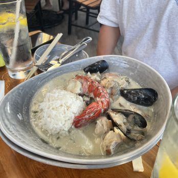 Duke's La Jolla - Seafood Hotpot - New American Near Me - La Jolla, California