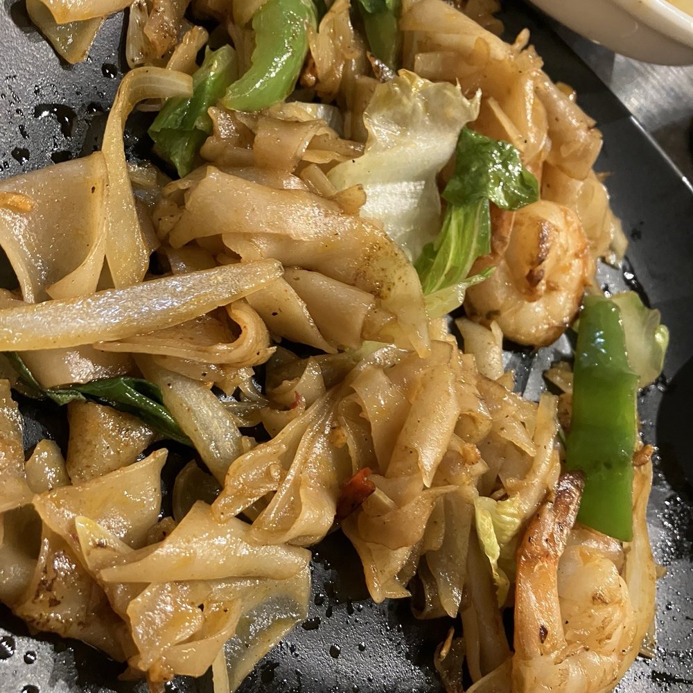 Satu Thai Bistro - Shrimp Pad Kee Mao / Drunken Noodle - Thai Near Me - Azusa, California Satu Thai Bistro - Shrimp Pad Kee Mao / Drunken Noodle - Thai Near Me - Azusa, California