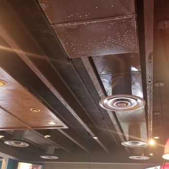 Chili's - AC unit is leaking water - Bars Near Me - Olive Branch, Mississippi