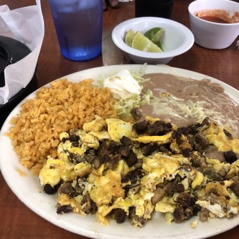El Pueblito Mexican Restaurant - Huevos con carne asada - Mexican Near Me - Placentia, California El Pueblito Mexican Restaurant - Huevos con carne asada - Mexican Near Me - Placentia, California