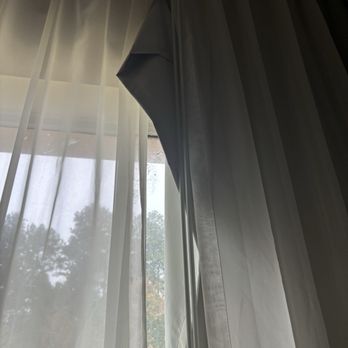 Fairfield by Marriott Inn & Suites Natchitoches - Blackout Curtains falling down - Hotels Near Me - Natchitoches, Louisiana
