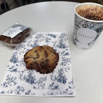maman - Mocha, vegan zucchini bread, and classic chocolate chip cookie - Bakeries Near Me - Miami, Florida maman - Mocha, vegan zucchini bread, and classic chocolate chip cookie - Bakeries Near Me - Miami, Florida