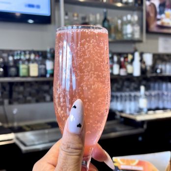 Gochas Breakfast Bar | Cascade - Strawberry Mimosa - Wine Bars Near Me - Atlanta, Georgia