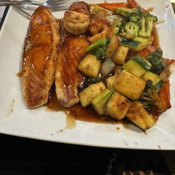 Fuji Yama Hibachi & Sushi - Hibachi Salmon and vegetables