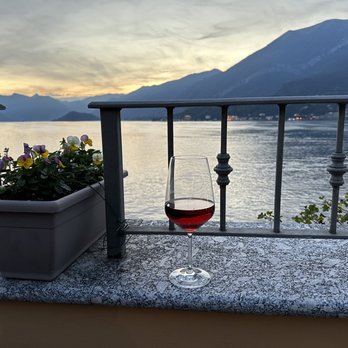 Hotel Du Lac - Rooftop bar view - Hotels Near Me - Bellagio, Colorado Hotel Du Lac - Rooftop bar view - Hotels Near Me - Bellagio, Colorado