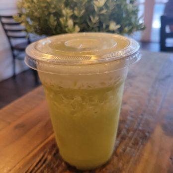 Grain and Berry - Apopka - Kale and pineapple juice - Vegetarian Near Me - Apopka, Florida