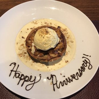 Vast - Apple tart with vanilla ice cream - American Near Me - Oklahoma City, Oklahoma