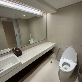 Dusit Thani Manila - Premier Suite (Executive), 1 King Bed - Hotels Near Me - Makati, NCR