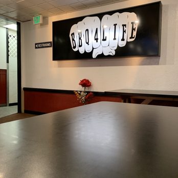BBQ4LIFE - a table in a restaurant - Barbeque Near Me - Boise, Idaho BBQ4LIFE - a table in a restaurant - Barbeque Near Me - Boise, Idaho