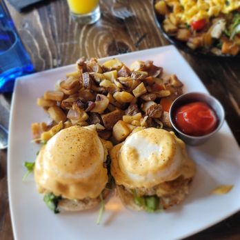 Blackwall Hitch - Crab cake benedict - New American Near Me - Baltimore, Maryland Blackwall Hitch - Crab cake benedict - New American Near Me - Baltimore, Maryland