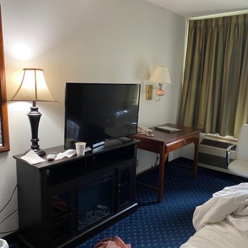 Ramada by Wyndham Arcata - King room normal size tv - Hotels Near Me - Arcata, California Ramada by Wyndham Arcata - King room normal size tv - Hotels Near Me - Arcata, California