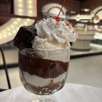 Ghirardelli Chocolate Experience - Treasure Island Warm Brownie Sundae - Chocolatiers & Shops Near Me - San Francisco, California