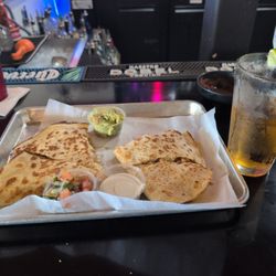 Mariachis Mexican Resturant & Bar - MARIACHIS QUESADILLA