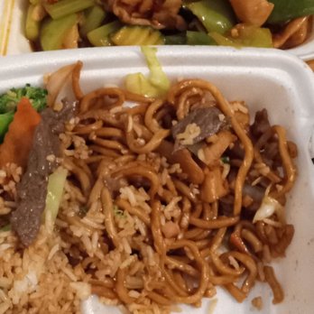 Temple House - Totally mixed Chow Mein and Fried Rice,..also there's (upper left),.."Broccoli and Beef",. all mixed..... - Chinese Near Me - Sacramento, California Temple House - Totally mixed Chow Mein and Fried Rice,..also there's (upper left),.."Broccoli and Beef",. all mixed..... - Chinese Near Me - Sacramento, California
